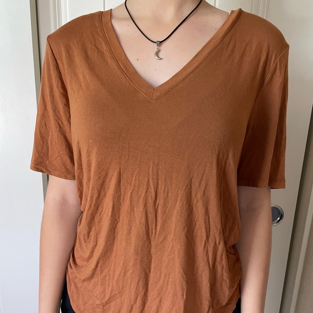 TERRA COTTA V-NECK
